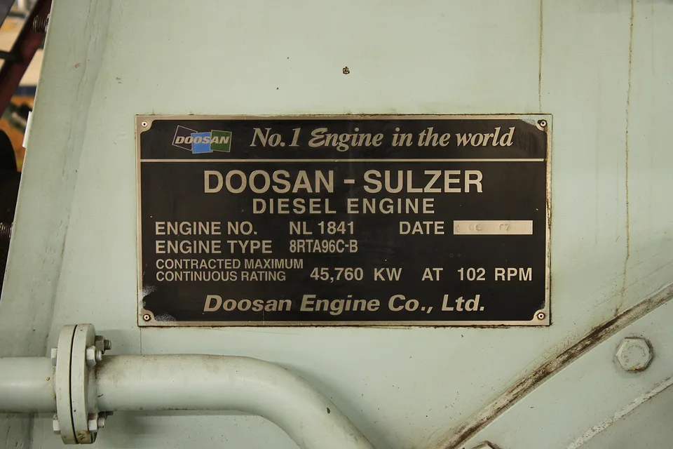 Builder plate of a Sulzer 8RTA96C-B two-stroke marine main engine, with the engine number, engine type and continuous rating legible