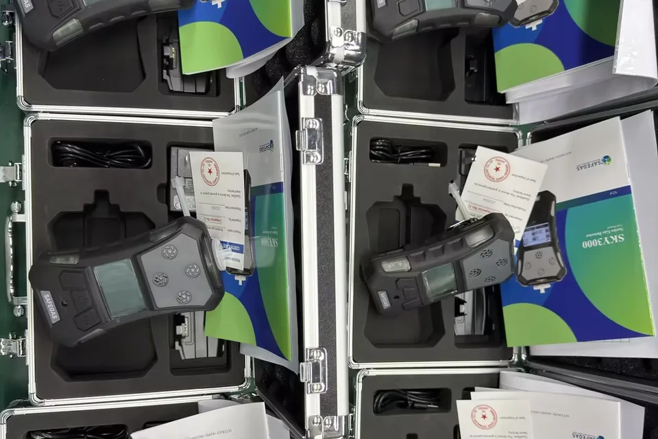 Several portable gas detectors in foam-lined transport cases, each with its charger, manual and certificate of conformity packed alongside
